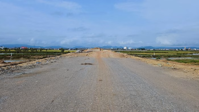 Đoạn tuyến từ Km 5+148 đến Km 5+360 hiện đang trong giai đoạn chờ lún trước khi thảm nhựa.