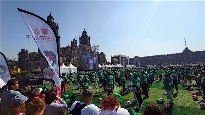 Hoạt động quảng bá World Cup 2026 với hơn 9.500 người tham gia tại Zócalo đã khẳng định sức hút mãnh liệt của bóng đá tại Mexico.
