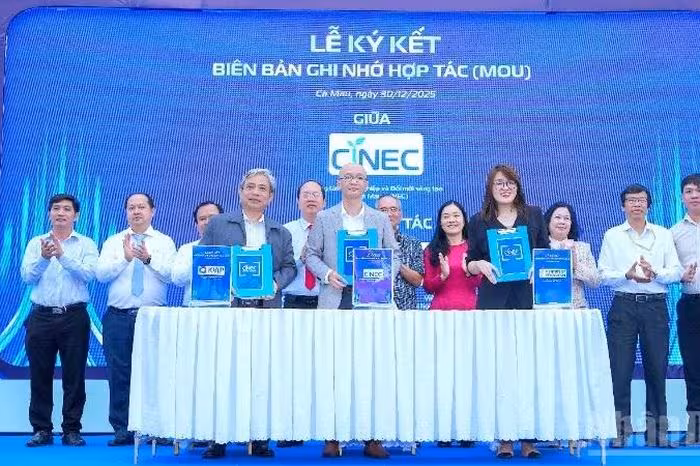 Số Hóa Cà Mau: Đưa Công Nghệ Rời "Lồng Kính" Vào Vuông Tôm Và Di Sản