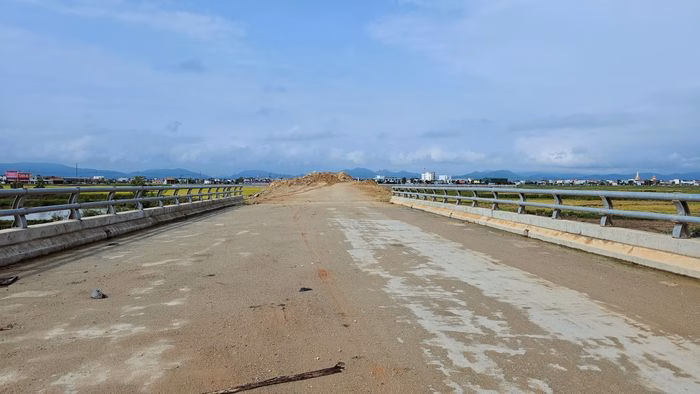 Đại diện chủ đầu tư và nhà thầu đang nỗ lực hoàn thiện những hạng mục cuối cùng.