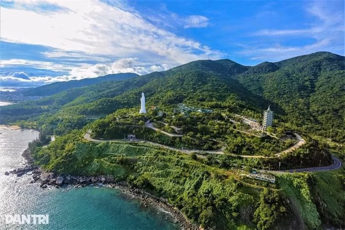 Bán đảo Sơn Trà với hệ sinh thái đa dạng là một trong những lý do khiến Đà Nẵng thu hút khách du lịch quốc tế.