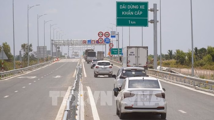 Đầu tư công đóng vai trò "đầu kéo" chiến lược, mở ra chu kỳ tăng trưởng mới cho nhóm ngành vật liệu xây dựng.