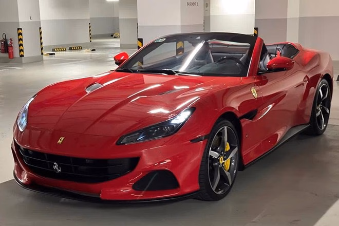 Chiếc siêu xe Ferrari Portofino M với ngoại thất trắng dán decal vừa được sang nhượng cho chủ nhân mới tại Hải Phòng. Ảnh: Lan Minh