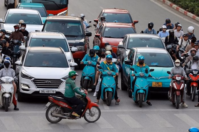 Hà Nội triển khai lộ trình hạn chế xe máy xăng tại vùng lõi Hoàn Kiếm để giảm phát thải. Ảnh: Đức Thanh
