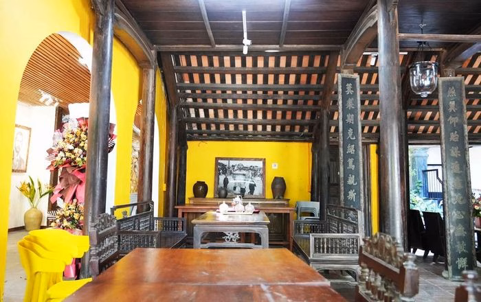 Không gian bên trong những ngôi nhà cổ mang lại cảm giác bình yên và hoài niệm.