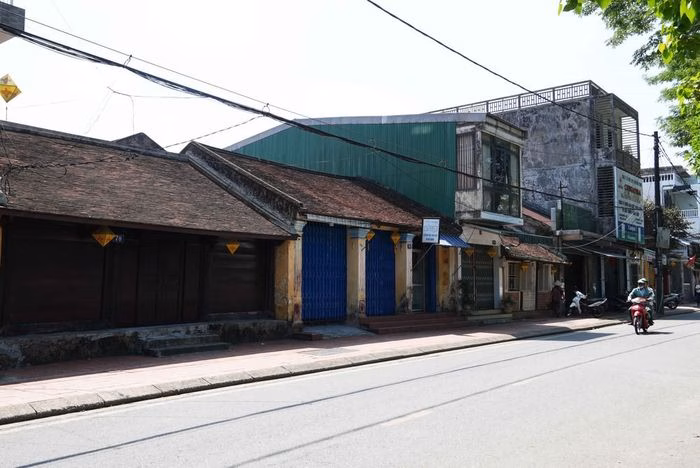 Những ngôi nhà cổ tại phố cổ Gia Hội mang vẻ đẹp trầm mặc, nhuốm màu thời gian.
