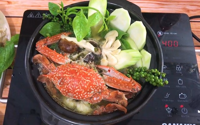 Lẩu ghẹ là món ăn lý tưởng cho những buổi tụ họp gia đình và bạn bè.