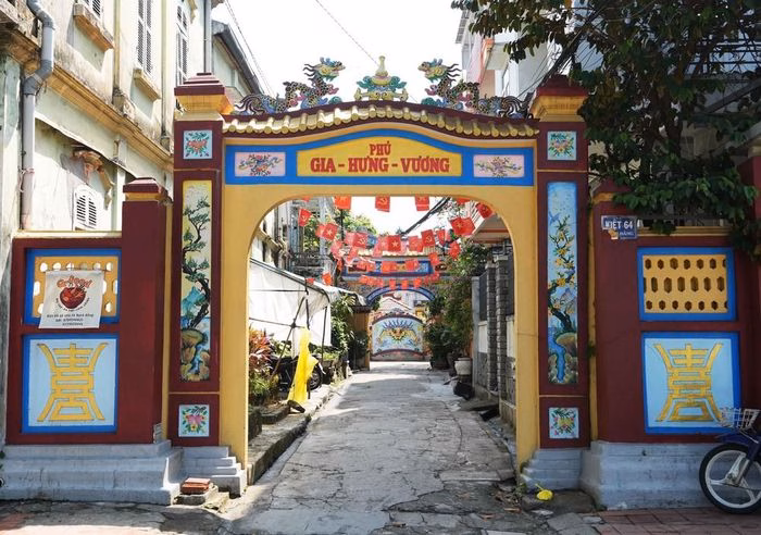 Phủ Gia Hưng Vương với lối kiến trúc uy nghiêm, đậm chất quý tộc thời Nguyễn.